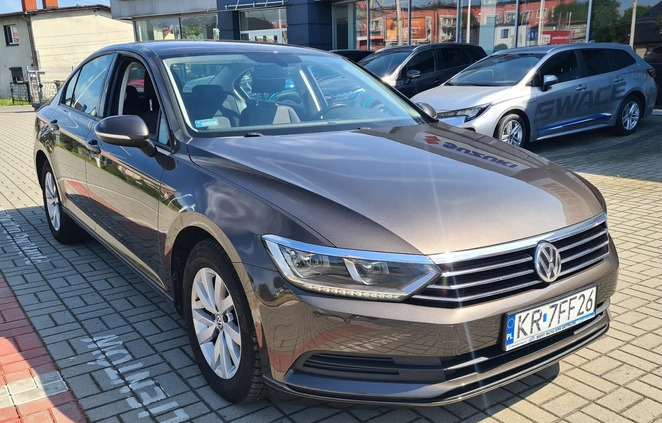 Volkswagen Passat cena 55900 przebieg: 192800, rok produkcji 2017 z Rybnik małe 106
